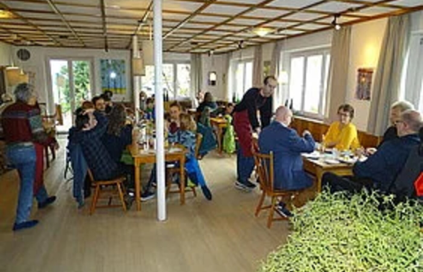 Gastraum des Café Inklusiv in Wasserburg