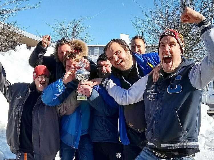 Die Mannschaft der Lebenshilfe Lindau gewinnt das Fußballturnier Sonthofen